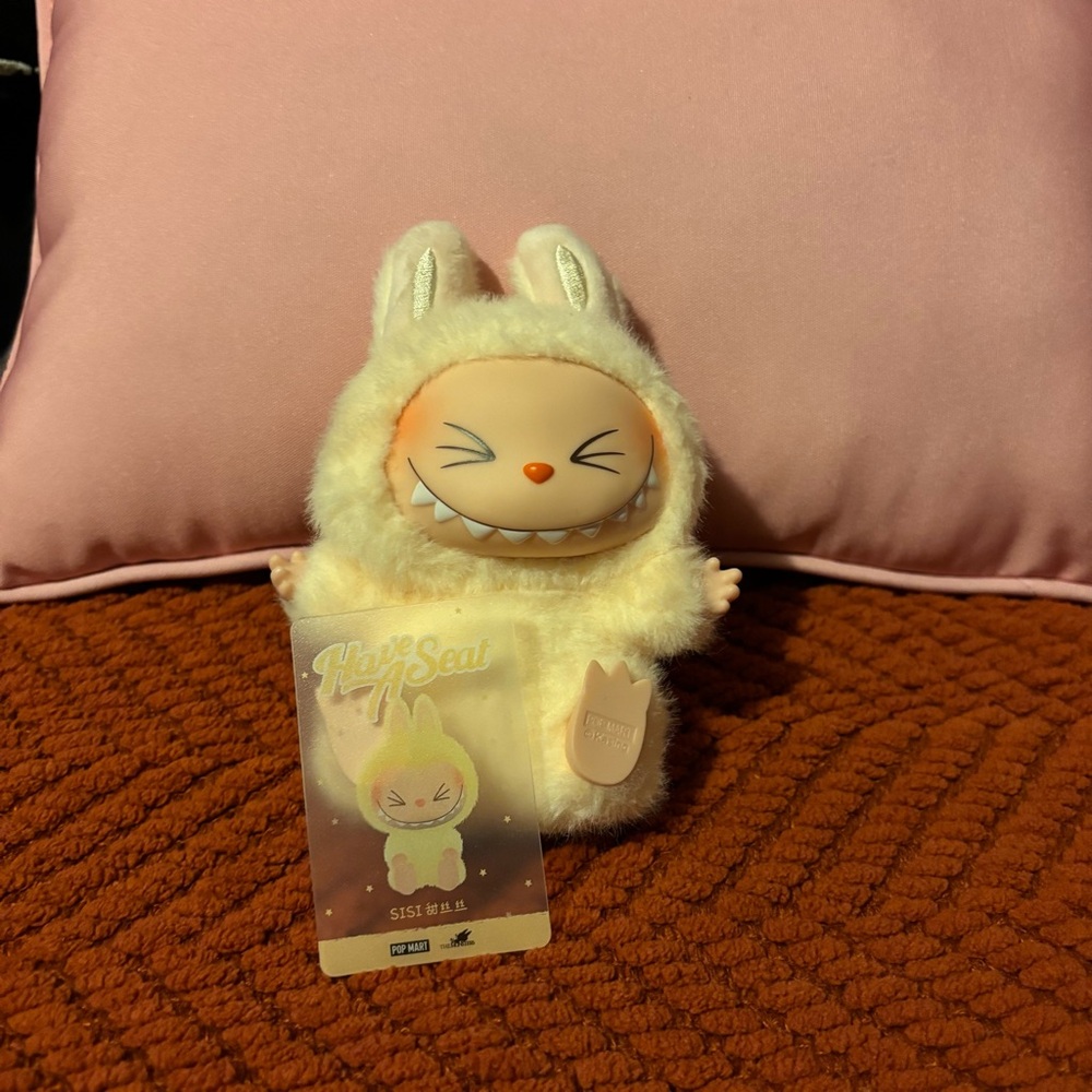 Sisi have a seat labubu Opened